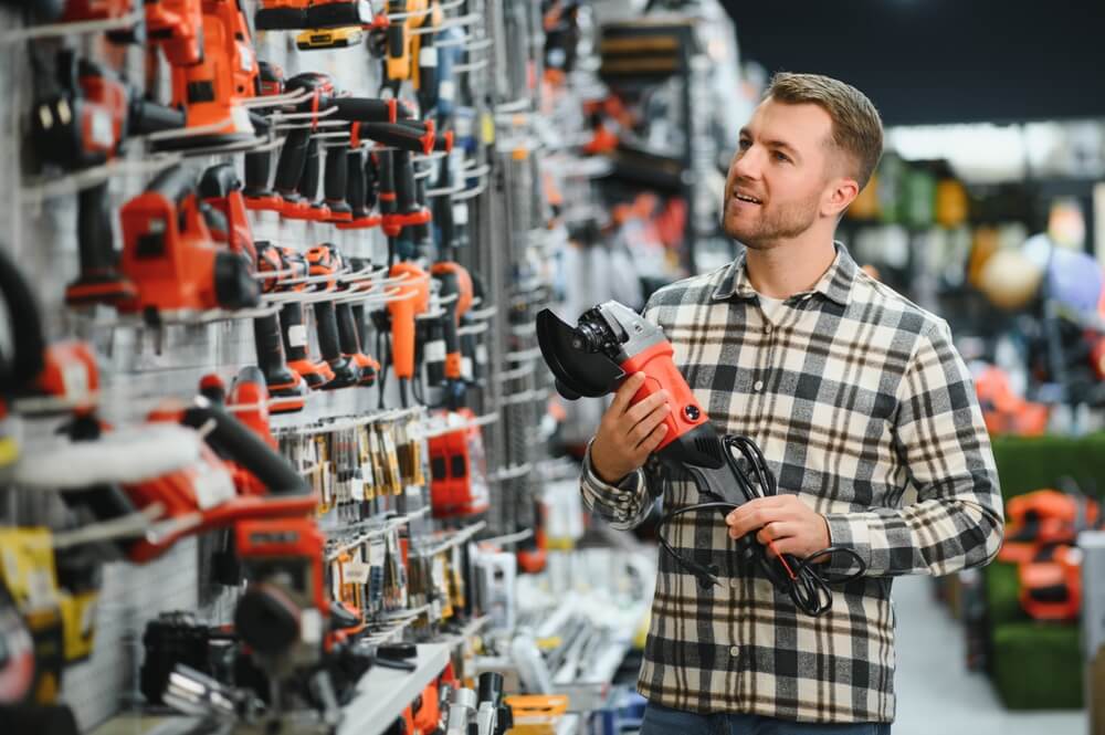 Jak wyposażyć sklep typu “DIY” lub hurtownię budowlaną?